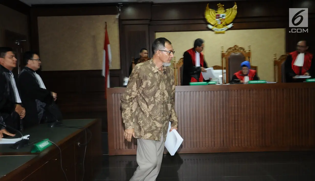Terdakwa dugaan suap proyek satelit monitoring Bakamla, Nofel Hasan usai mengikuti sidang pembacaan tuntutan di Pengadilan Tipikor, Jakarta, Rabu (21/2). Nofel dituntut lima tahun penjara dan denda Rp 200 juta. (Liputan6.com/Helmi Fithriansyah)
