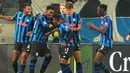 Pemain Atalanta merayakan gol yang dicetak oleh Ademola Lookman ke gawang AC Milan dalam lanjutan Serie A 2025/2026 di Gewiss Stadium, Rabu, (29/10/2025). (Spada/LaPresse via AP)