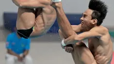 Aksi peloncat indah dari berbagai negara dalam rangka tes event cabang akuatik Asian Games 2018 di kolam renang Senayan, Jakarta yang akang berlangsung dari tanggal 5-15 Desember 2017.  (Bola.com/Peksi Cahyo)