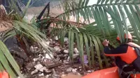 Tim Basarnas Kendari mencari seorang balita berusia 2 tahun yang hilang terbawa arus banjir di Lorong Puao, Kelurahan Bende, Kota Kendari, Sultra. (Liputan6.com/ Dok Basarnas Kendari)