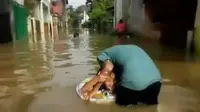 Banjir akibat luapan Kali Sunter masih merendam rumah warga di Cipinang Melayu (Liputan 6 SCTV).