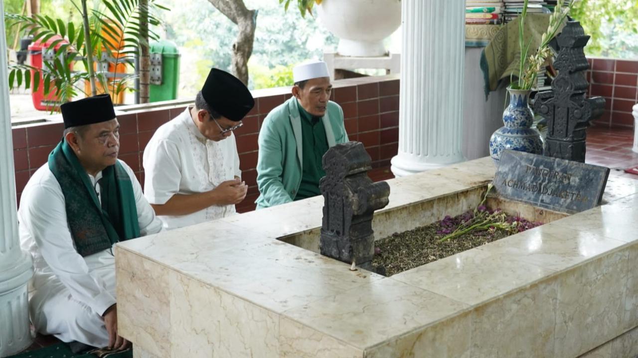 Pramono Ziarah ke Makam Pangeran Jayakarta: Simbol dari Jakarta, Memperjuangkan Kaum Terpinggirkan