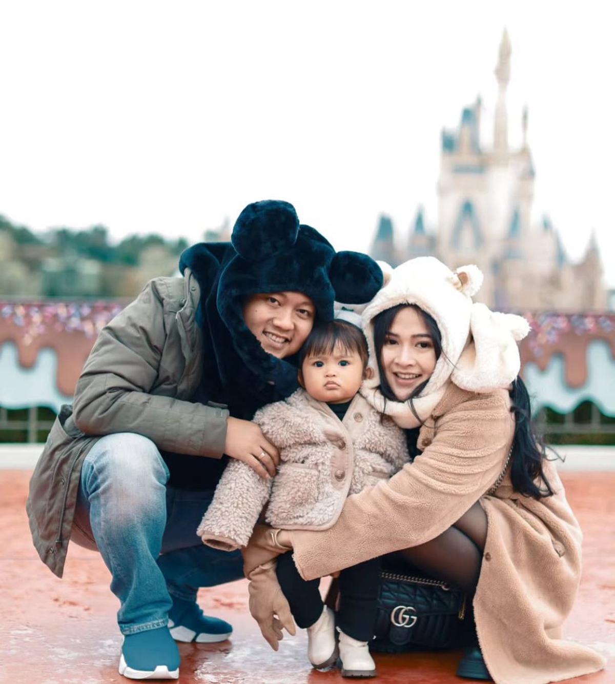 Denny Caknan dan Bella Bonita Habiskan Waktu di Disneyland Jepang, Momen Dek Cunda Bikin Gemas