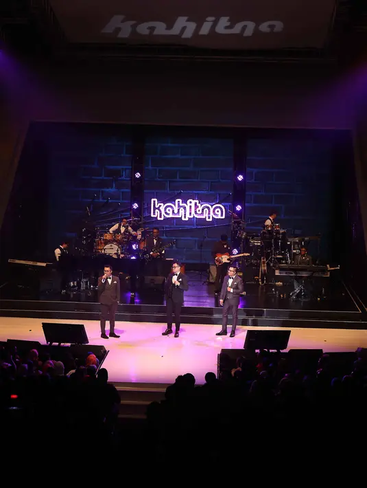 Sebelumnya, Kahitna sempat memiliki kekhawatiran mengingat haga tiket konser yang dibanderol cukup tinggi. Namun setelah melihat besarnya animo masyarakat dan tiket yang ‘sold out’, Kahitna merasa bersyukur. (Nurwahyunan/Bintang.com)