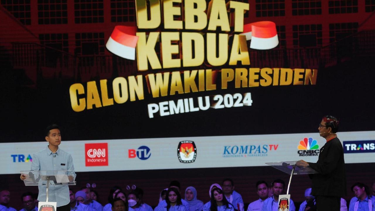 Di awal acara, Ketua KPU Hasyim Asy'ari yang memimpin doa hanya meminta para hadirin menundukkan kepala.<br>
