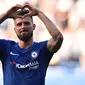 Striker Chelsea, Olivier Giroud berselebrasi usai mencetak gol ke gawang Liverpool pada pertandingan lanjutan Liga Inggris di Stamford Bridge di London (6/5). Chelsea menang tipis atas Liverpool 1-0 berkat gol Giroud. (AFP Photo/Glyn Kirk)