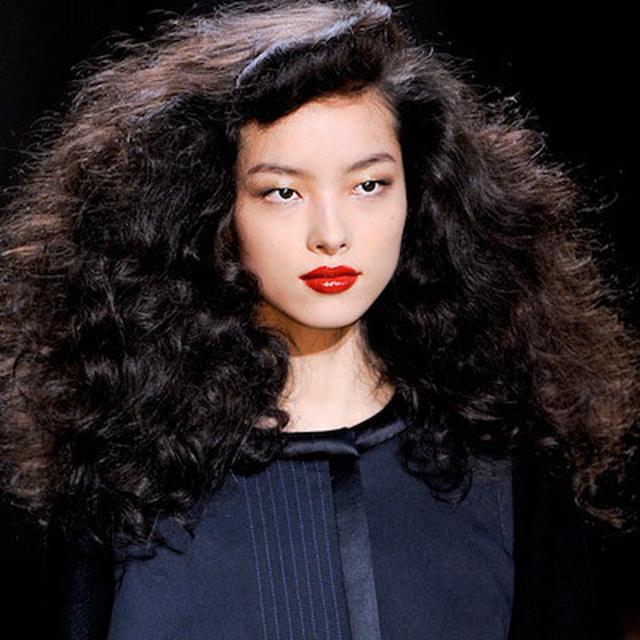 6 Langkah Dapatkan Rambut Ikal Sehat Bebas Kering Bercabang Beauty Fimela Com
