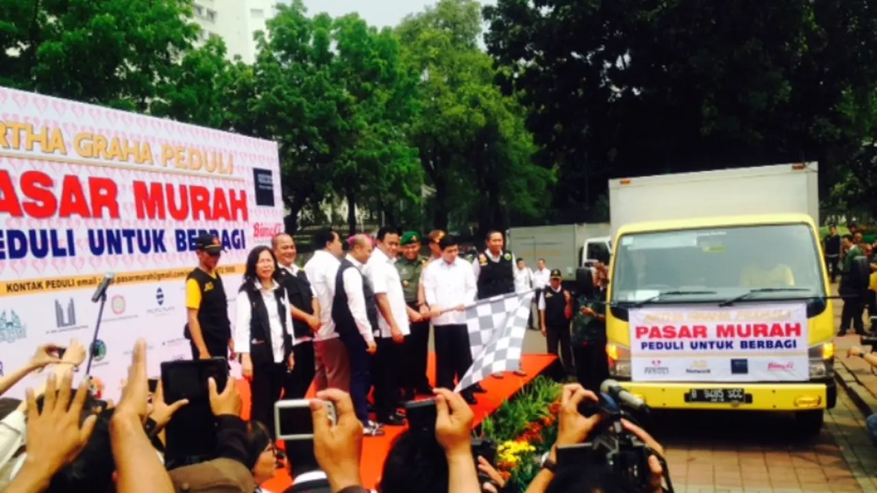 Artha Graha Group kembali menggelar Pasar Murah Ramadan 2015 melalui program Artha Graha Peduli. (Liputan6.com/Septian Deny)