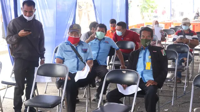 Giliran 1.000 Sopir Transportasi Umum Divaksin COVID-19 di Poris Plawad Tangerang