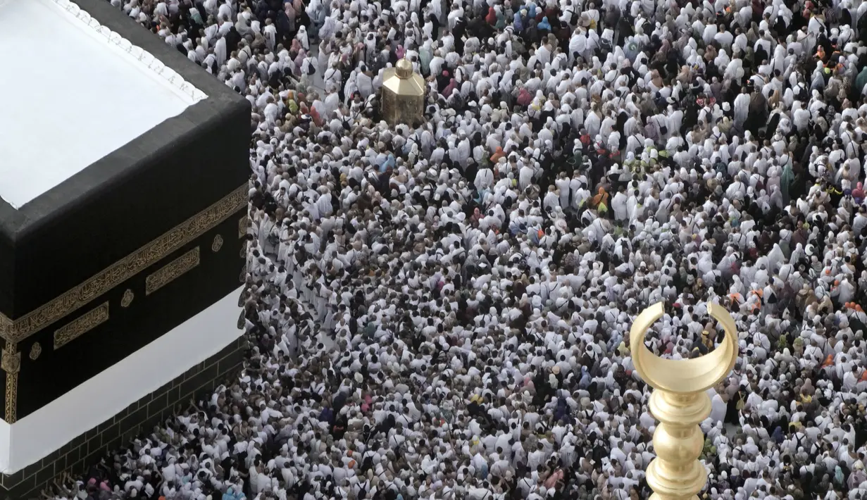 Ribuan jemaah calon haji dari seluruh dunia telah sampai di Makkah. (AP Photo/Amr Nabil)
