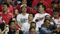 Putra Presiden RI, Kaesang Pangarep, saat menonton pertandingan Indonesia melawan Singapura pada laga AFF di Stadion Nasional, Singapura, Jumat (9/11). (Bola.com/M Iqbal Ichsan)
