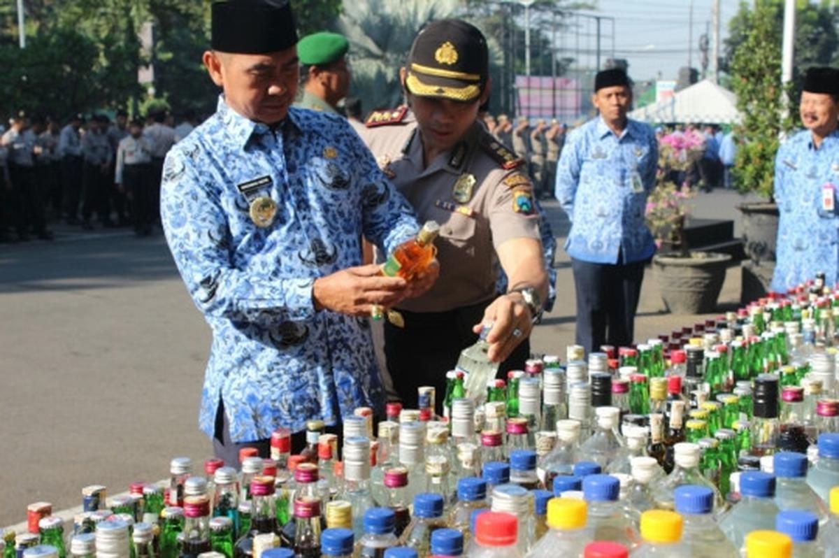 Polres Malang Kota sita 2.778 botol miras jelang Ramadan