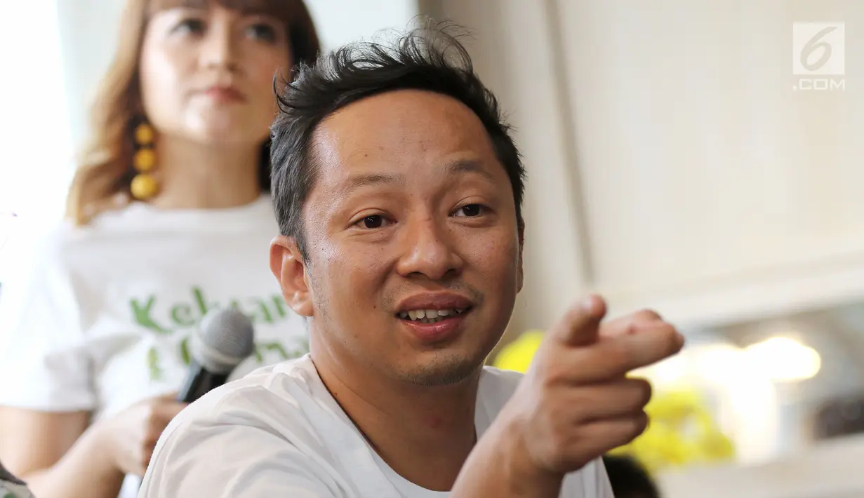 Aktor Ringgo Agus Rahman saat syukuran menjelang syuting film Keluarga Cemara di kawasan Gunawarman, Jakarta, Kamis (4/1). Namun, cerita dalam film ini akan dibuat relevan dengan jaman sekarang.  (Liputan6.com/Herman Zakharia)