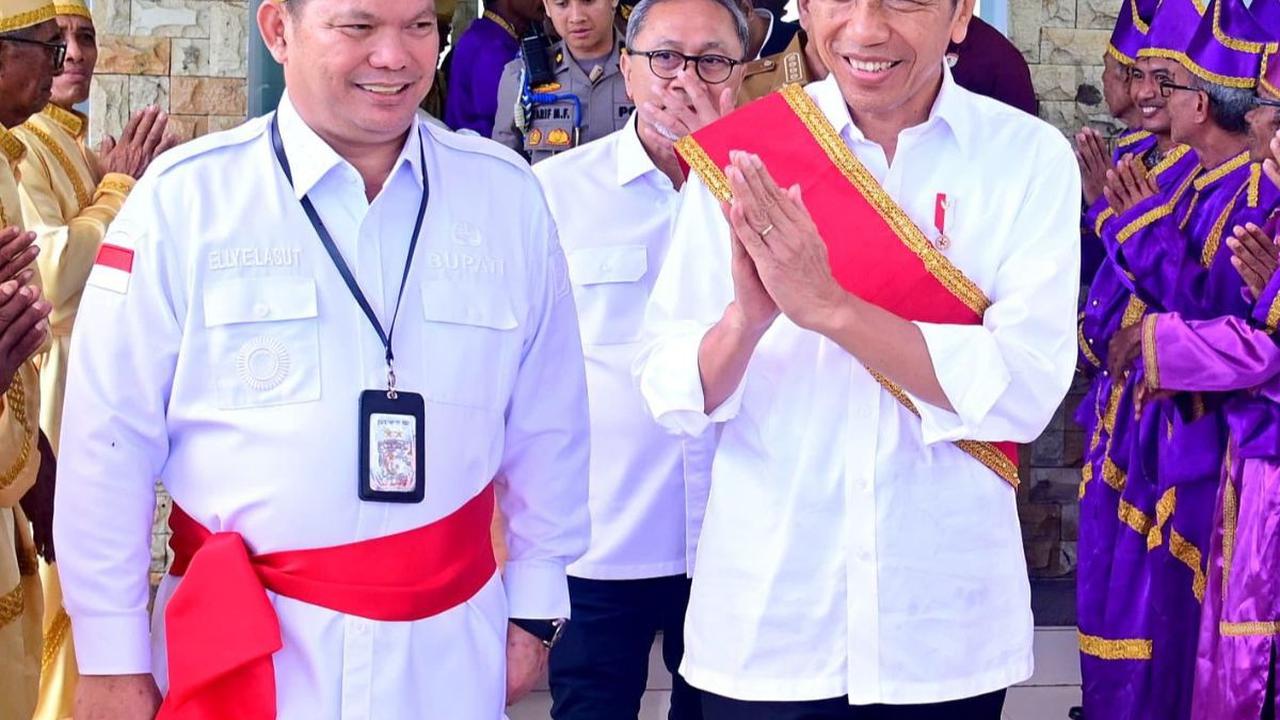 Jokowi Dianugerahi Gelar Marambe Ambaralla Palunglaa Porodisa dari Talaud, Ini Artinya