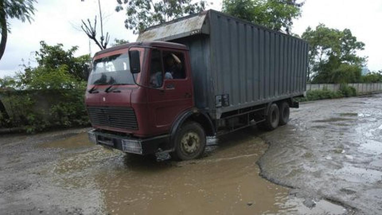 Jalan rusak