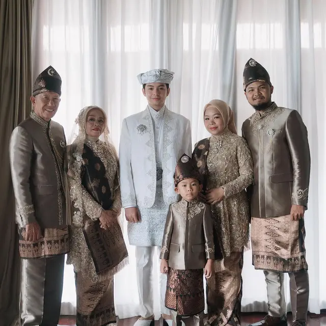 6 Potret Kakak Angga Yunanda di Pernikahan Adiknya,