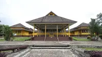 Potret Istana Kesultanan (Kerajaan) Sintang, Istana Al Mukaromah Kesultanan Kota Sintang. (dok. kebudayaan.kemdikbud.go.id)