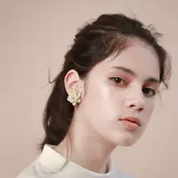 Simak deretan brand aksesori lokal apa saja yang sangat sempurna dijadikan hadiah akhir tahun (Foto: Kar Jewellery/ Instagram)