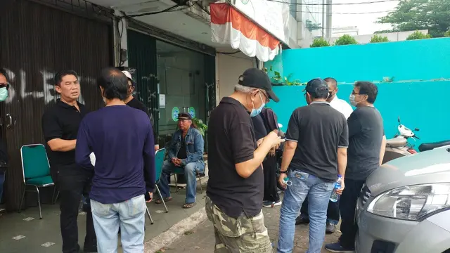 Aksi demonstrasi yang dilakukan para pencipta lagu di depan kantor KCI, Jakarta