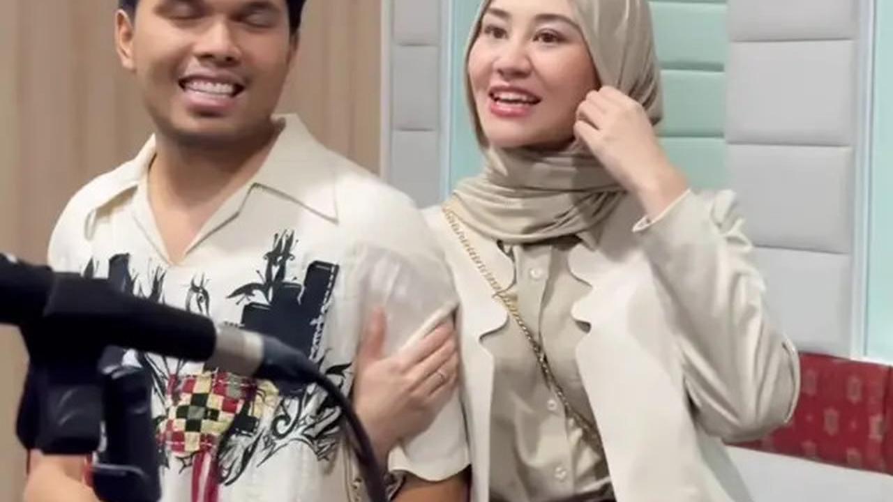 6 Potret Aaliyah Massaid Kenakan Kerudung Tren Meleyot Bersama Thariq Halilintar di Aceh