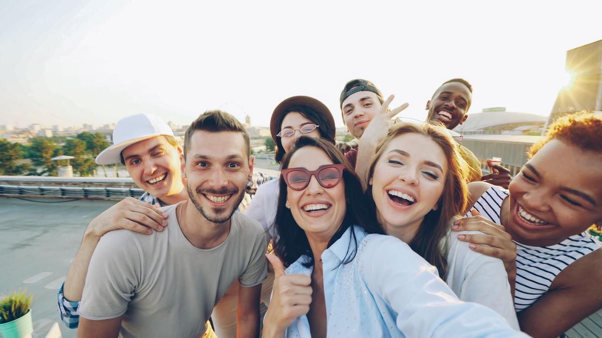 Apa Itu Generasi Zillennial? Jembatan Unik Antara Millennial dan Gen Z