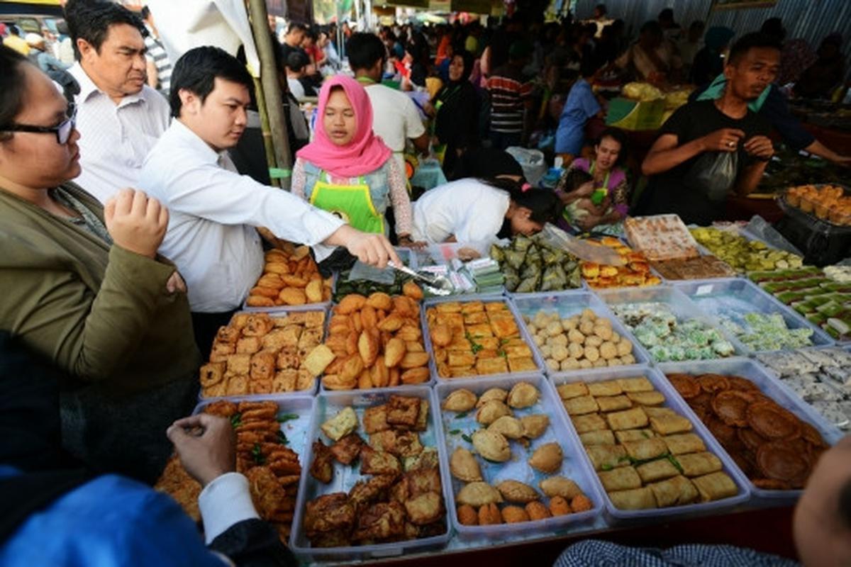 Berburu kuliner Ramadan di pasar takjil Benhil