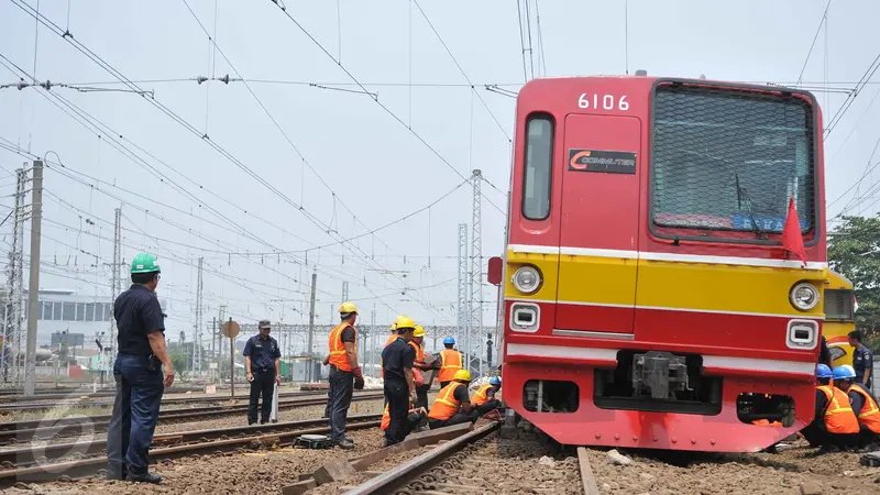 20151027-Lagi, KRL Jurusan Bekasi Anjlok di Manggarai