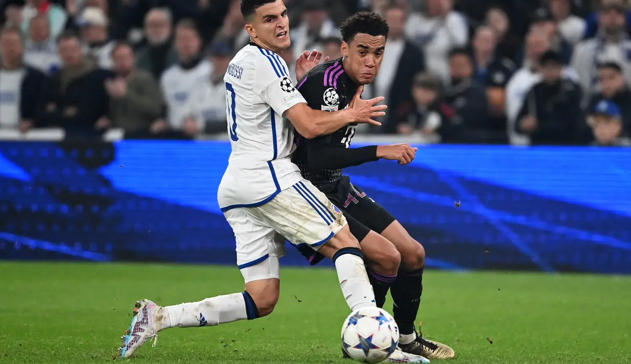 Namun, Die Roten berhasil melakukan comeback berkat gol Jamal Musiala dan Mathys Tel. (Sergei GAPON / AFP)
