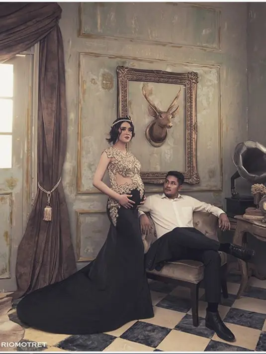 Doa dari para penggemarnya menghiasi laman komentar. Selain doa diberikan kelancaran saat proses melahirkan, ada juga warganet yang merasa kehilangan lantaran salah satu pemeran sinetron melahirkan. (Instagram/ryana_dea)