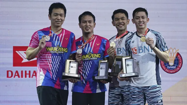 Foto: Perang Saudara Ganda Putra Indonesia di Malaysia Masters 2022, Fajar / Rian Keluar Sebagai Juara