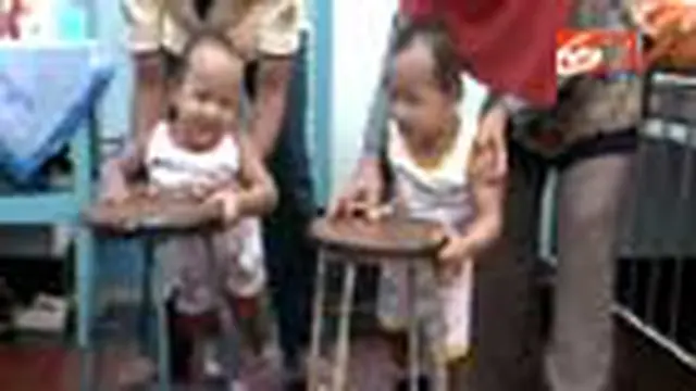 Rochman dan Rochim Belajar Jalan
