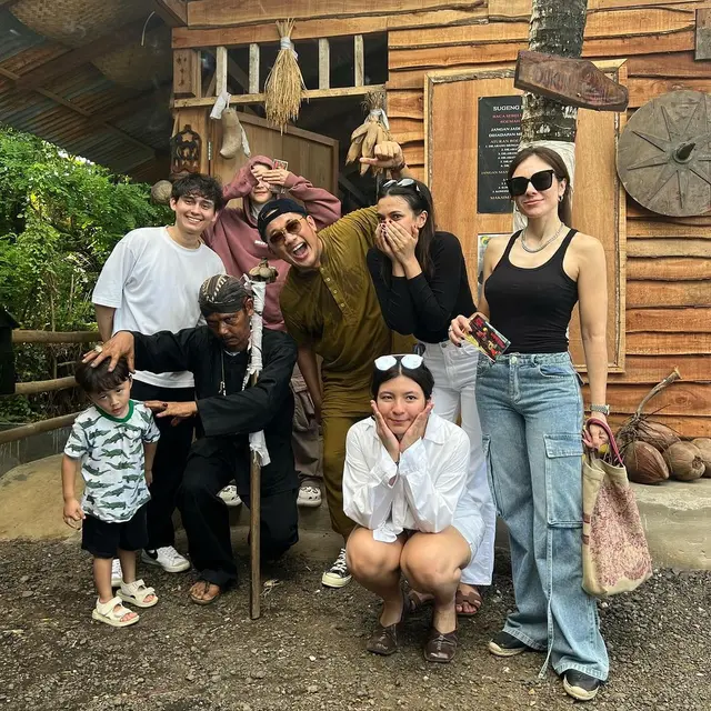 Zaskia Adya Mecca liburan bareng keluarga (Instagram/zaskiaadyamecca)