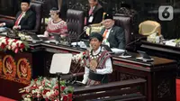 Presiden Joko Widodo atau Jokowi menyampaikan pidato kenegaraan pada Sidang Tahunan MPR dan Sidang Bersama DPR-DPD Tahun 2023 di Gedung Nusantara, Kompleks Parlemen, Senayan, Jakarta, Rabu (16/8/2023). Pidato Presiden dalam rangka penyampaian laporan kinerja lembaga-lembaga negara. (Liputan6.com/Faizal Fanani)
