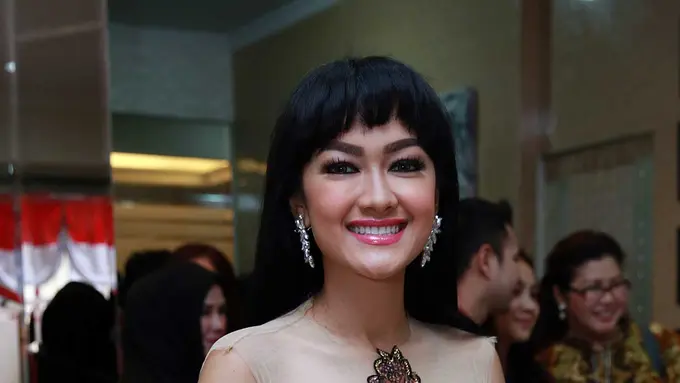 [Bintang] Julia Perez