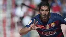 Selebrasi striker Barcelona, Luis Suarez, usai membobol gawang Granada pada laga La Liga Spanyol. Barca juga mencatatkan diri sebagai tim paling produktif di La Liga dengan selisih gol +83 (112 memasukkan - 29 kemasukan). (AFP/Jorge Guerrero)