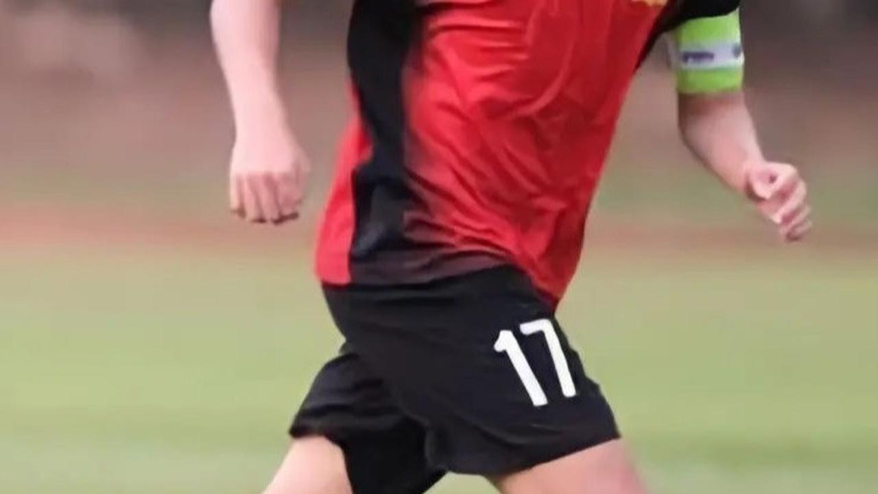 Pangeran Abdul Muntaqim diketahui gemar melalukan berbagai olahraga. Salah satunya sepakbola. Ia ikut tergabung di Timnas Brunei Darussalam U-16.&nbsp;