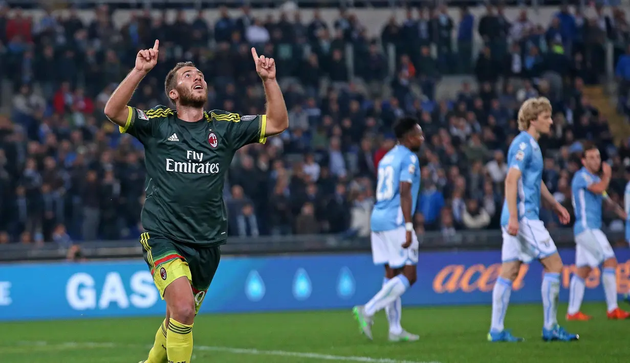 Selebrasi pemain AC Milan, Andrea Bertolacci setelah mencetak gol pertama ke gawang Lazio dalam lanjutan Serie A Italia di Stadion Olimpico, Roma, Senin (2/11/2015) dini hari WIB. (EPA/Alessandro di Meo)