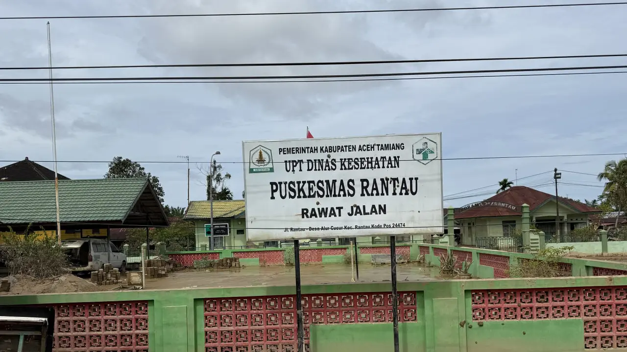 Pada Minggu 14 Desember 2025, tujuh relawan yang merupakan Perwira Pertamina dan dari Wanadri, mulai membersihkan Puskesmas Aceh Tamiang. Dok Pertamina