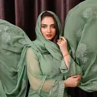 Ilustrasi Pilihan Warna Jilbab dengan Gamis Sage Green (Credit: Muneeb Malhotra/Unsplash)