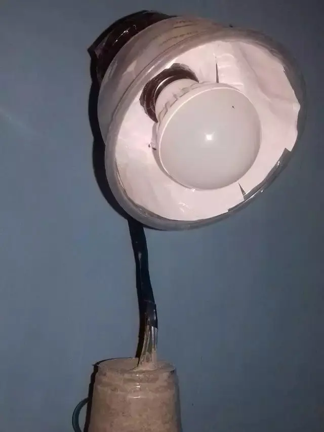 6 Potret Lampu Tidur Nyeleneh Ini Bikin Senyum Tipis, Ada Saja Kreasinya