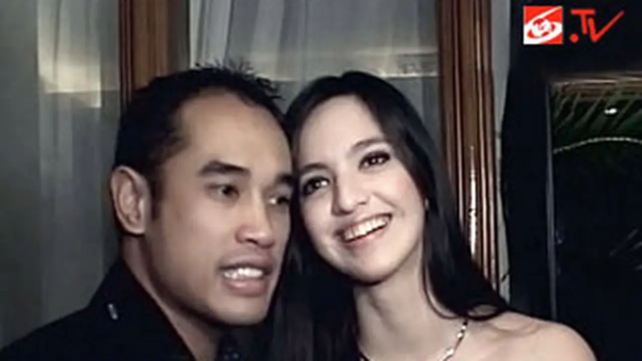 Adrie Bakrie dan Nia Ramadhani