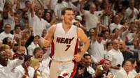 Goran Dragic, mencetak 30 poin untuk membantu Miami Heat mengalahkan Toronto Raptors pada gim keenam semifinal Wilayah Timur NBA 2016, 13 Mei 2016. (Bola.com/Twitter/Miami Heat)