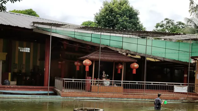 Tujuh Sumur Vihara Gayatri, Ritual Pembersihan Diri yang Terbuka untuk Semua Umat