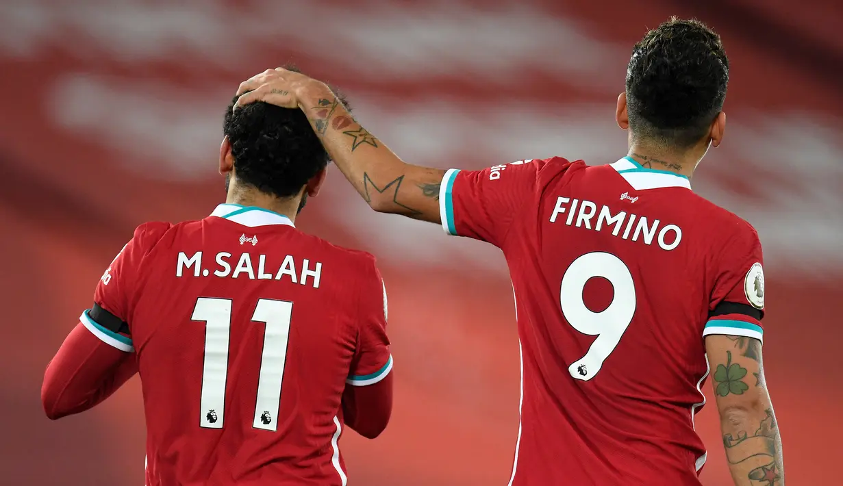 Roberto Firmino. Gelandang serang Liverpool ini mengenakan nomor punggung 11 di awal kedatangannya pada 2015/2016 hingga 2016/2017. Usai kedatangan Mohamed Salah pada 2017/2018 ia memberikan nomor tersebut kepada Salah dan mengganti nomornya menjadi 9 hingga kini. (Foto: AFP/Pool/Peter Powell)