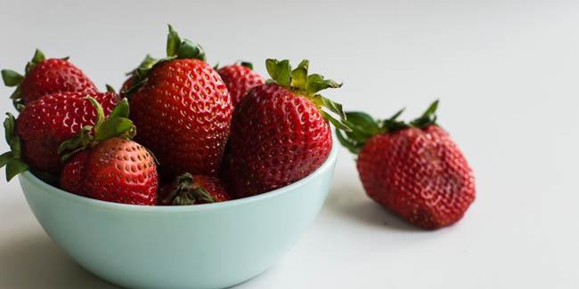 Siapkan buah stroberi dan minyak zaitun./Copyright thinkstockphotos.com