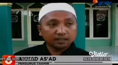 Seorang remaja 13 tahun berinisial ZF tertangkap tangan saat mencuri kotak amal sebuah musholla di Kabupaten Tuban, Jawa Timur. Saat diinterogasi alasannya bikin geleng kepala. Dia nekat mencuri kotak amal untuk biaya servis ponselnya yang rusak.