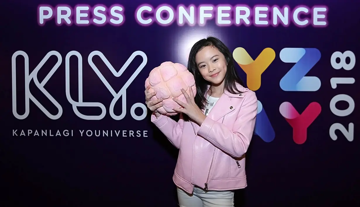 Saat menjadi salah satu pengisi acara XYZ Day 2018, Clarice mengaku sering mengunggah video meng-cover lagu dan nge-vlog. Tapi urusan video, ia menyerahkan pada kakaknya. (Bambang E Ros/Bintang.com)