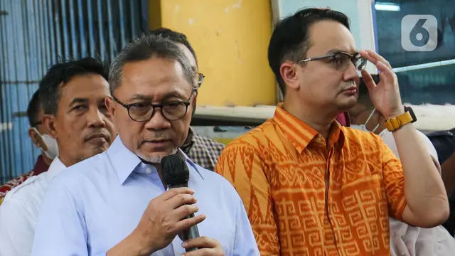 FOTO: Jelang Idul Adha, Menteri Perdagangan Zulkifli Hasan Pantau Harga Bahan Pokok di Pasar Cibubur