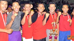 Citizen6, Surabaya: Kegiatan Kejurnas Karate “ Marinir Open-III 2012” yang berlangsung selama tiga hari tersebut keluar sebagai Juara umum dari kontingen Inkai Jatim. (Pengirim: Budi Abdillah) 