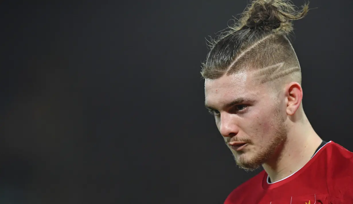 Harvey Elliott. Pemain sayap berusia 18 tahun ini baru saja dipulangkan Liverpool dari masa peminjaman di Blackburn Rovers. Ia didatangkan dari Fulham pada 2019/2020. Musim ini telah melakukan debut saat menang 2-0 atas Burnley di Premier League, 21 Agustus 2021. (Foto: AFP/Paul Ellis)